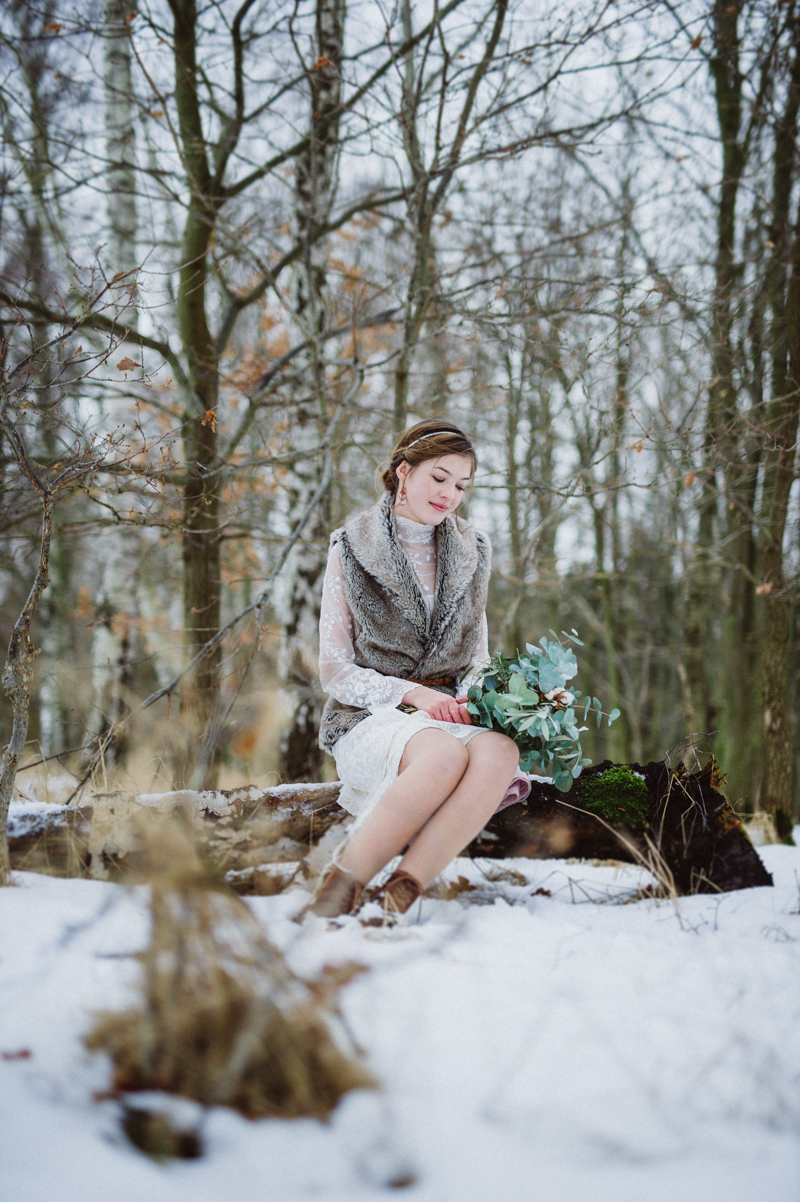 Winterbraut im Schnee Winterhochzeit