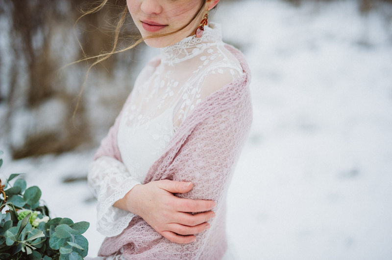 Braut im Schnee mit Kashmir Stola